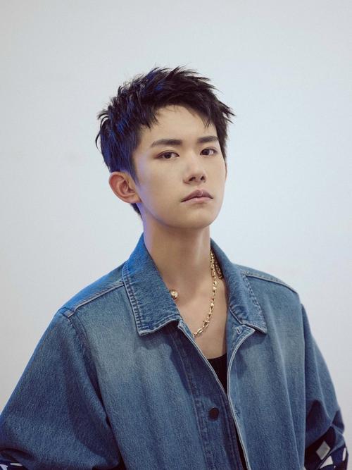 易烊千玺恋情爆料最新视频,甜蜜互动引网友热议  第3张